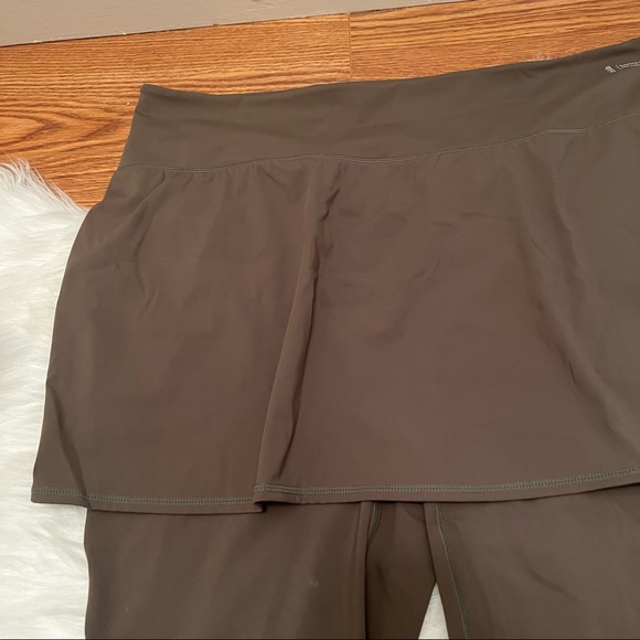 ❌SOLD❌Zuda Leggings With Attached Skirt - Picture 2 of 7